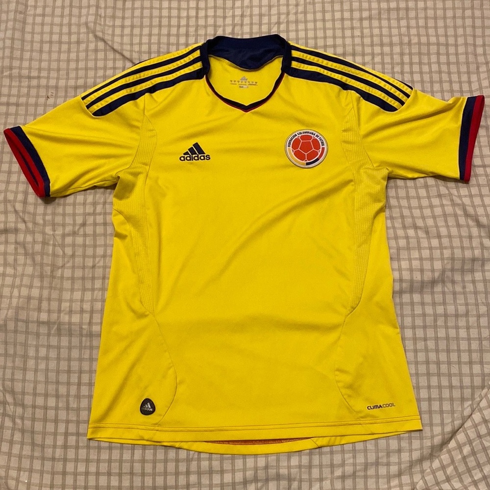 Columbia soccer jersey Sz medium